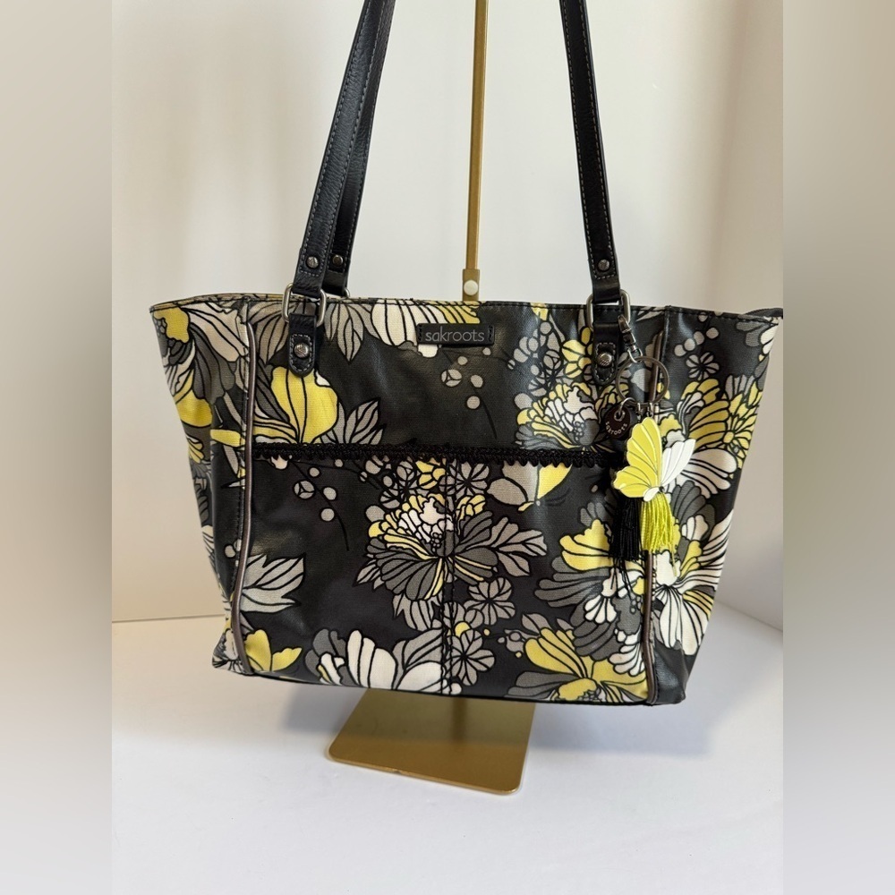SAKROOTS floral purse with zipper closer